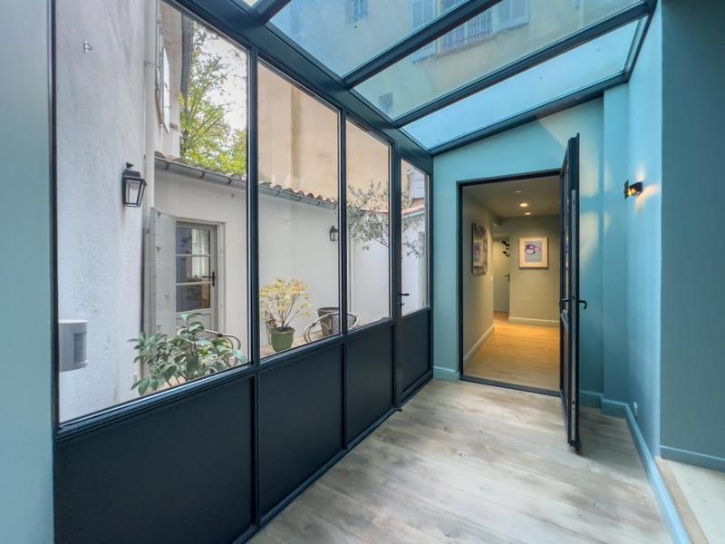 Appartement bourgeois - 231 m² - 10 pièces