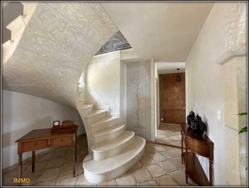 Maison - 230 m² - 6 pièces