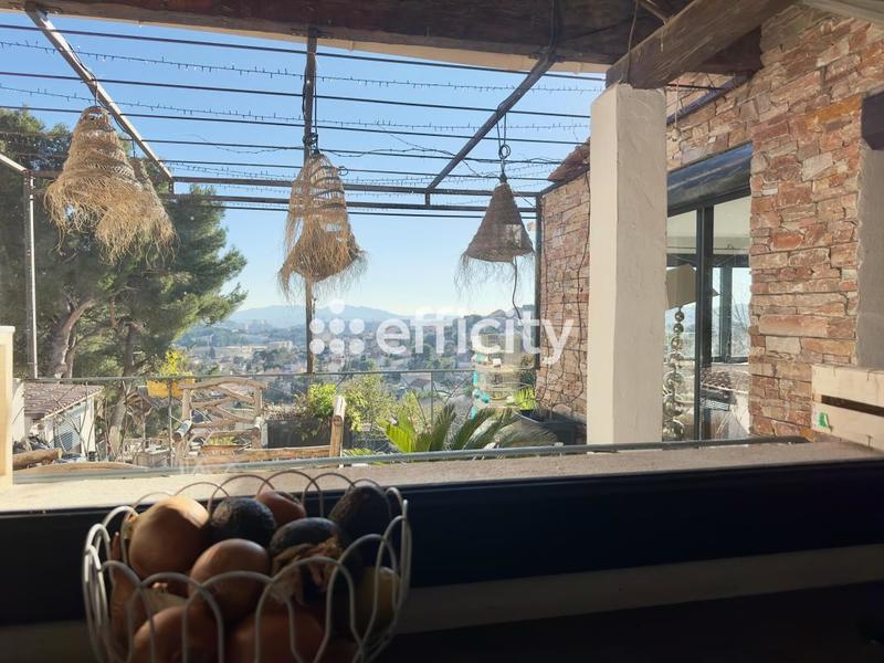 Villa - 267 m² - 11 pièces