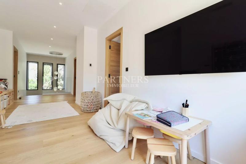 Maison - 240 m² - 6 pièces