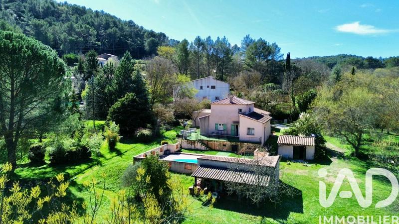 Maison - 230 m² - 8 pièces