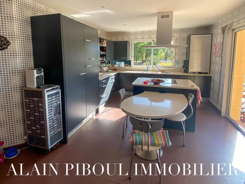 Maison - 240 m² - 6 pièces