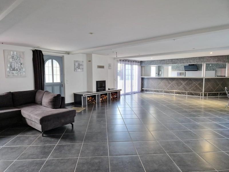 Maison - 214 m² - 7 pièces