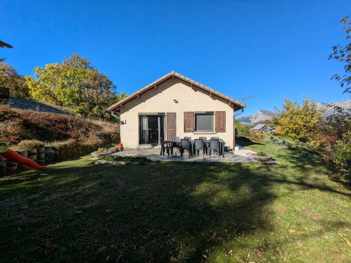 Maison - 90 m² - 4 pièces