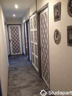 Chambre - 80 m² - 1 pièce