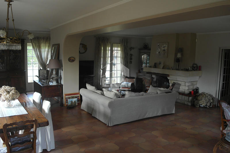 Maison - 227 m² - 9 pièces