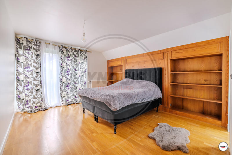 Maison - 212 m² - 8 pièces