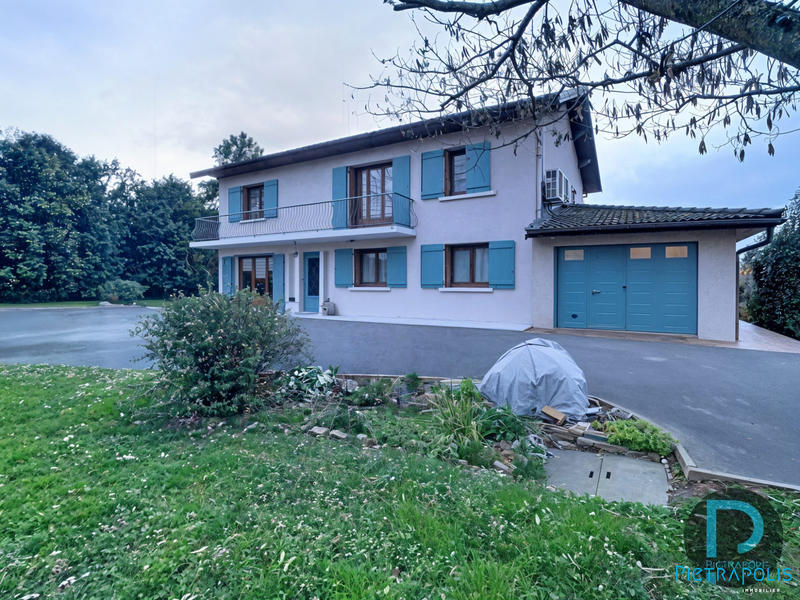 Maison - 202 m² - 6 pièces