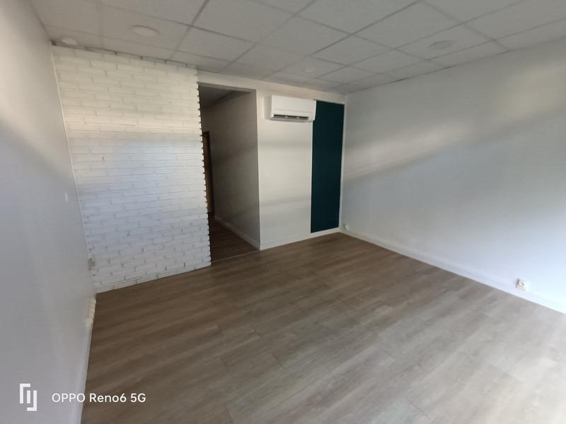 Local commercial - 82 m² - 6 pièces
