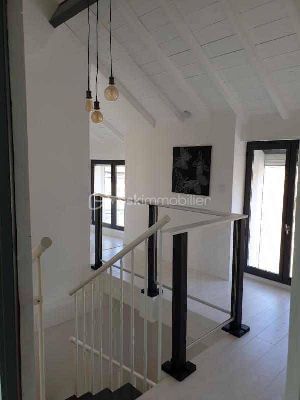 Maison - 230 m² - 8 pièces