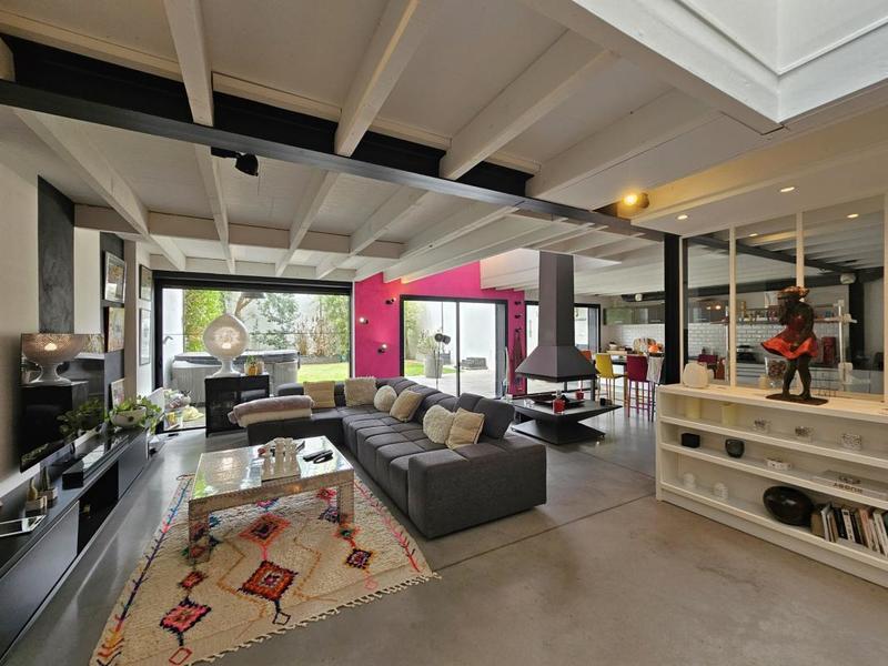 Maison - 204 m² - 6 pièces