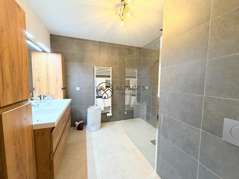 Appartement - 92 m² - 4 pièces