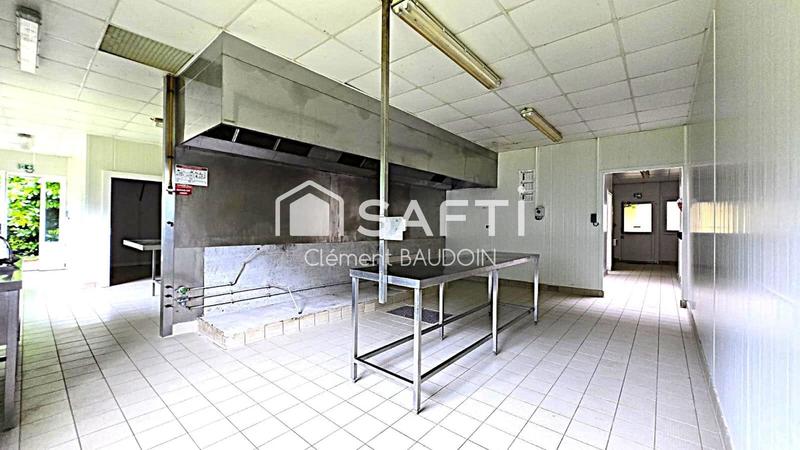 Local commercial - 1 353 m² - 20 pièces