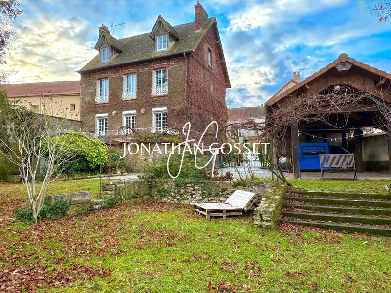 Maison - 247 m² - 10 pièces