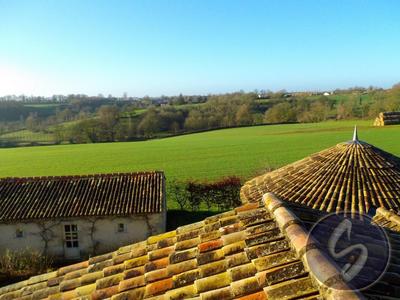 Maison - 432 m² - 8 pièces