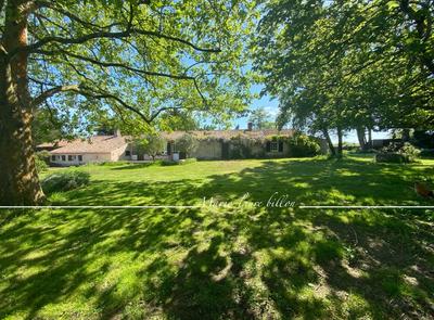 Maison - 440 m² - 8 pièces