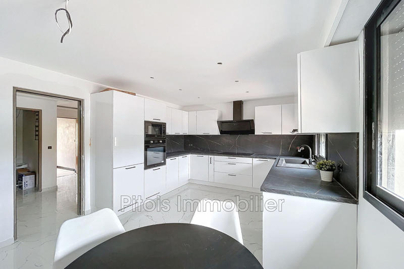 Maison - 207 m² - 10 pièces