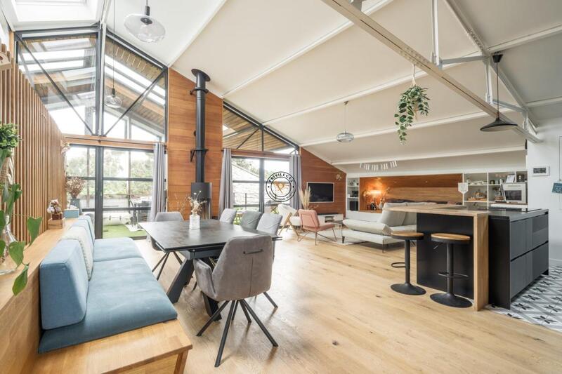 Maison - 252 m² - 9 pièces