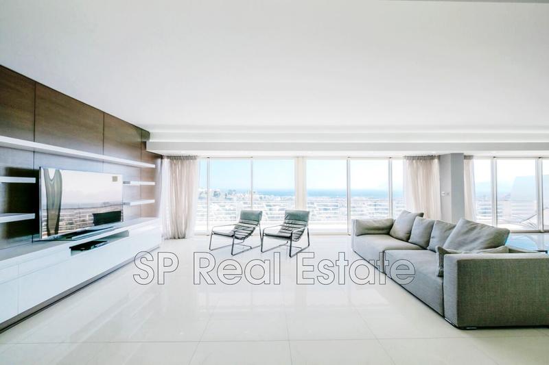 Appartement - 200 m² - 4 pièces