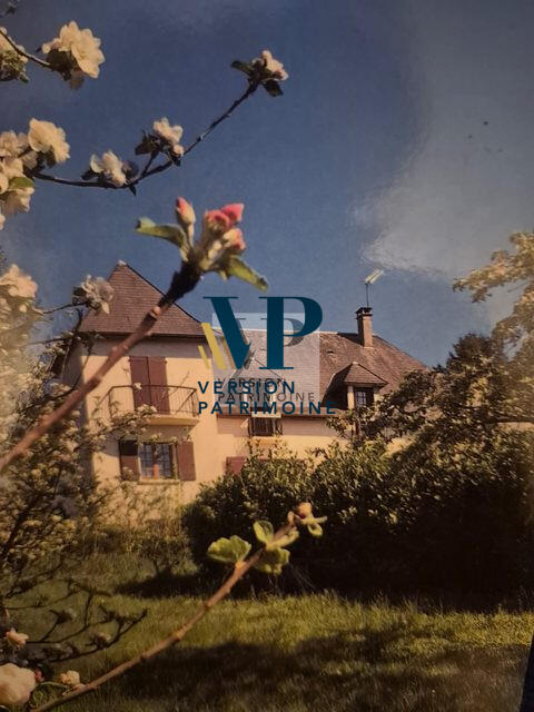 Maison - 224 m² - 9 pièces