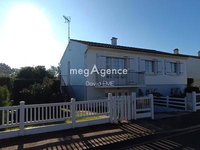 Maison traditionnelle - 102 m² - 5 pièces