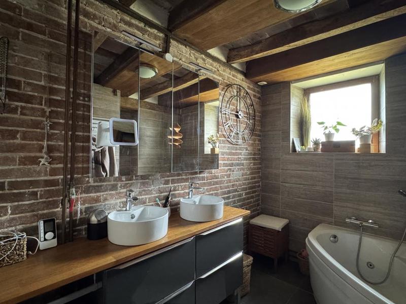 Maison - 212 m² - 9 pièces