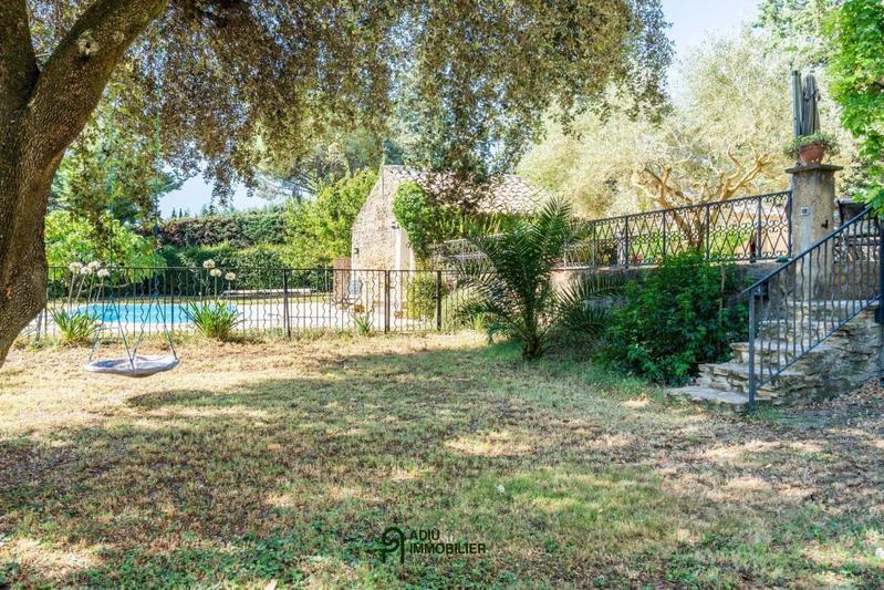 Mas - 400 m² - 15 pièces