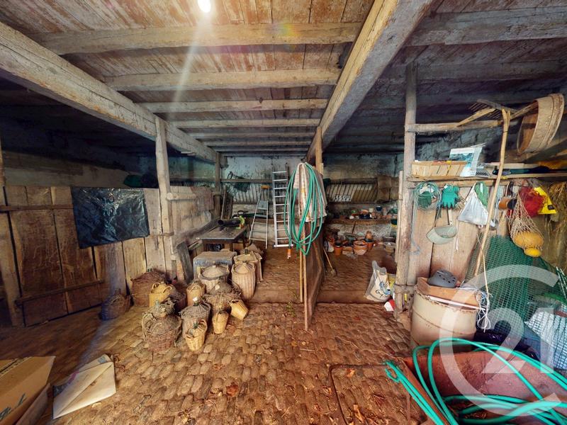 Maison - 400 m² - 8 pièces