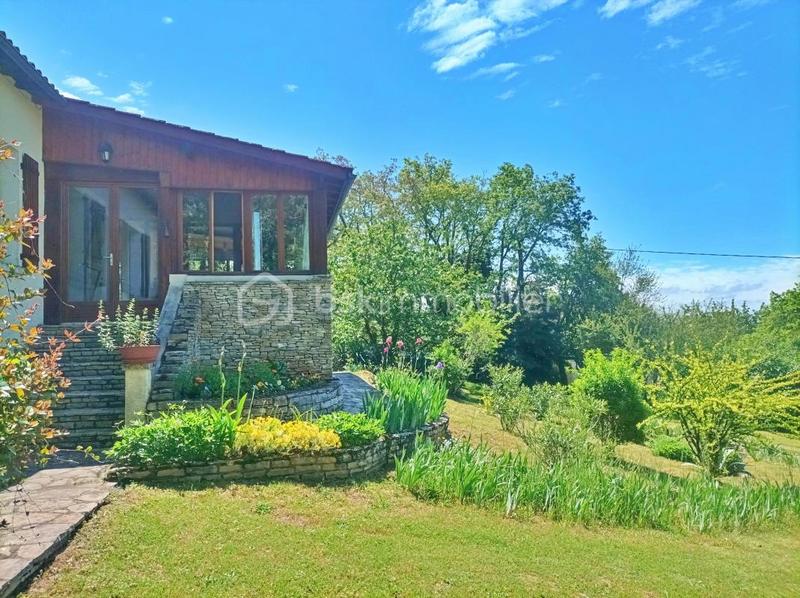 Maison traditionnelle - 157 m² - 6 pièces