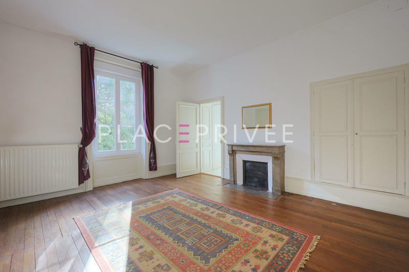 Demeure - 705 m² - 24 pièces