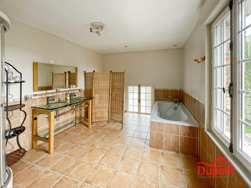 Maison ancienne - 700 m² - 24 pièces