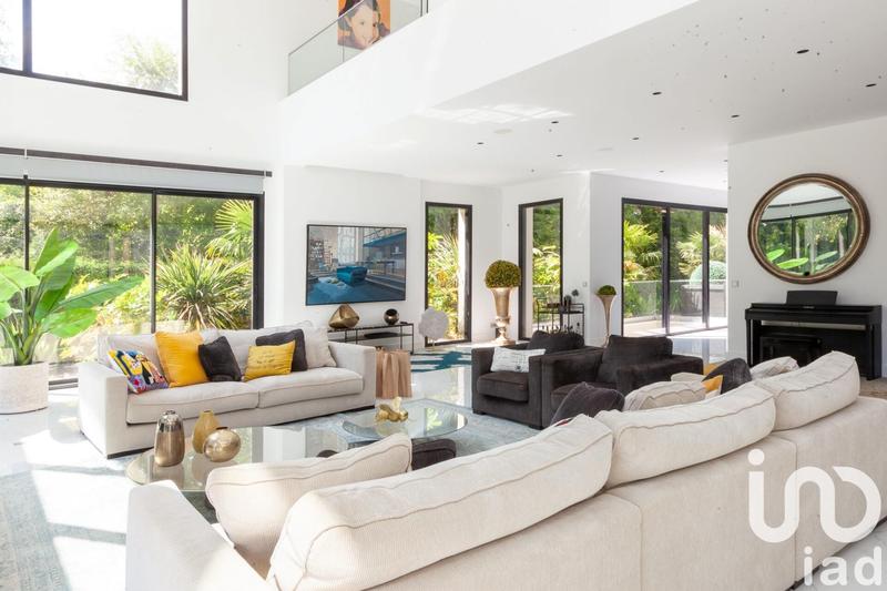 Maison de maîtres - 695 m² - 16 pièces