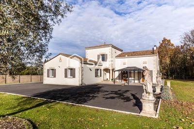 Villa - 232 m² - 8 pièces