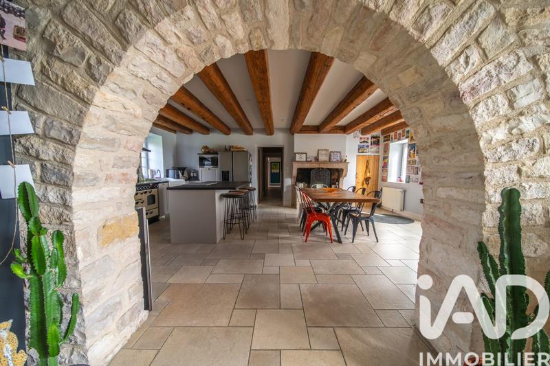 Maison - 234 m² - 8 pièces