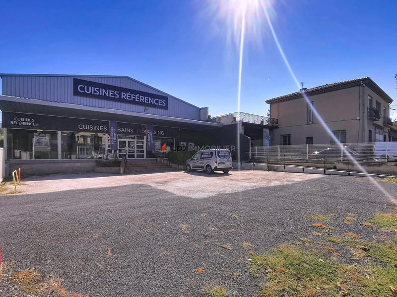 Local commercial - 1 410 m²