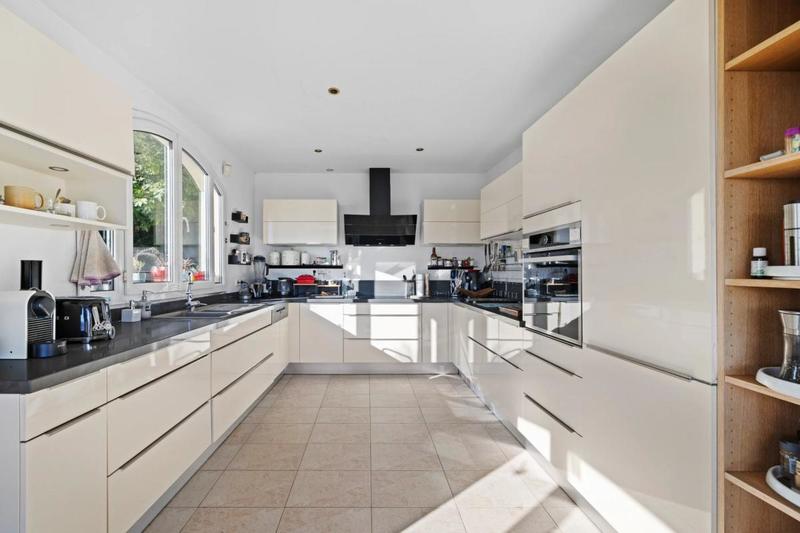 Villa - 195 m² - 6 pièces