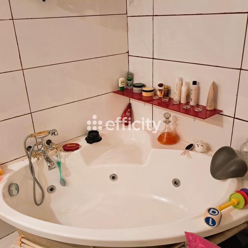 Maison - 246 m² - 11 pièces