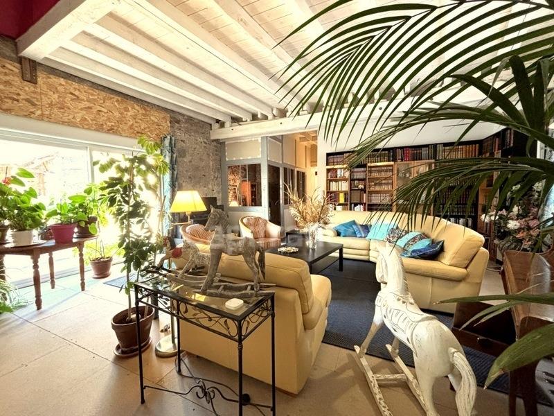 Maison - 218 m² - 5 pièces