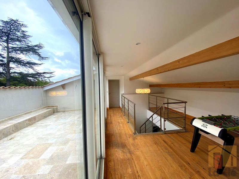 Maison - 450 m² - 11 pièces