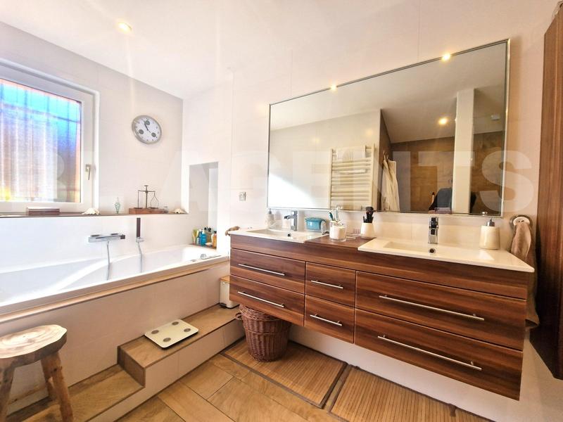 Maison - 171 m² - 6 pièces