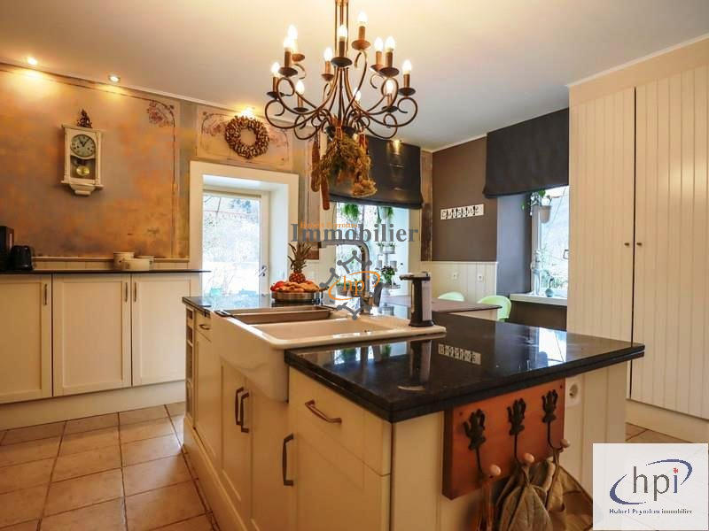 Maison - 328 m² - 12 pièces