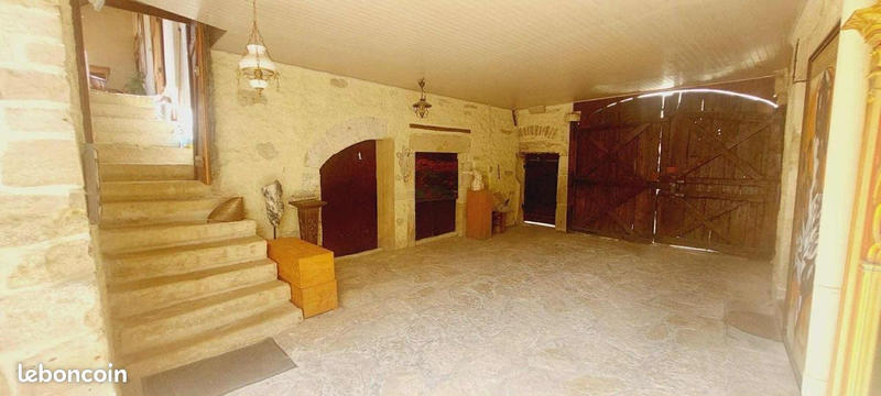 Maison - 230 m² - 9 pièces