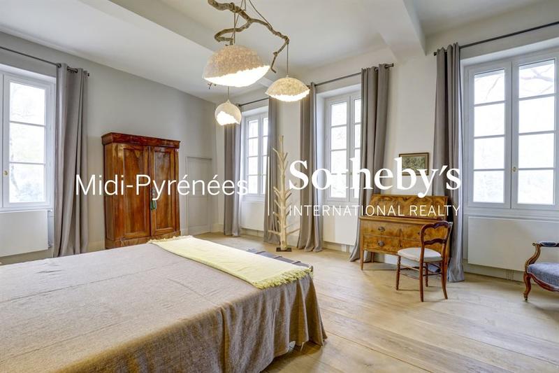 Maison - 458 m² - 12 pièces