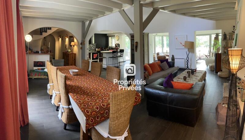 Maison - 238 m² - 8 pièces