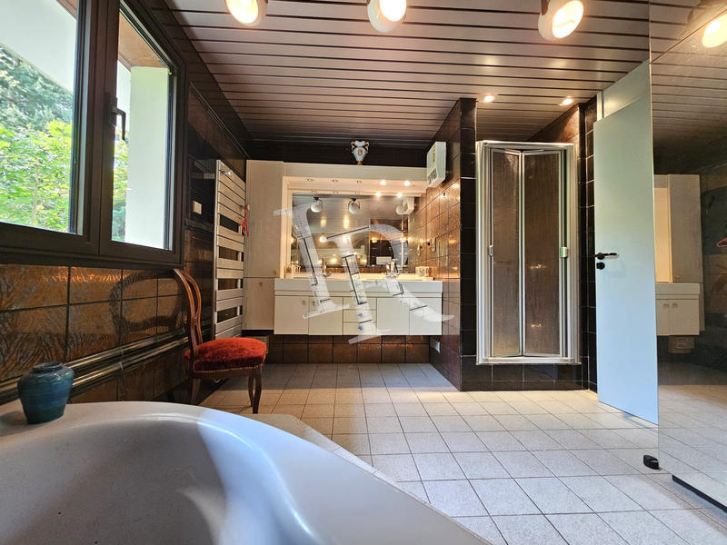 Maison - 286 m² - 8 pièces