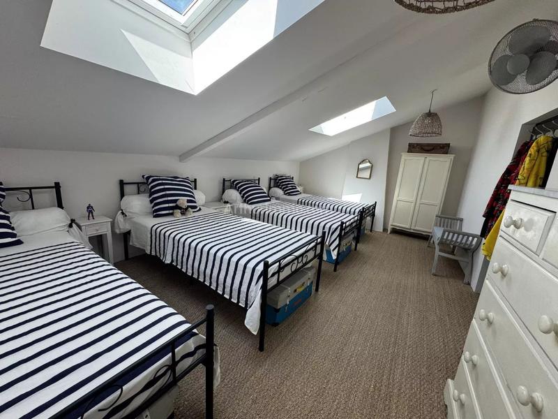 Maison - 278 m² - 9 pièces