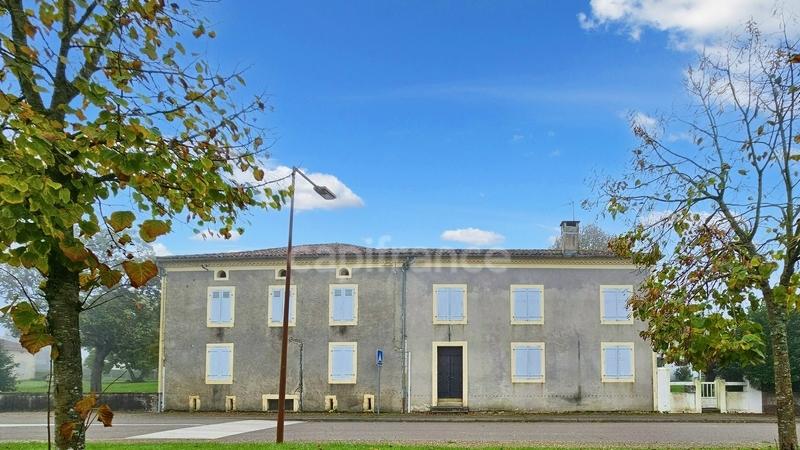 Maison - 393 m² - 12 pièces