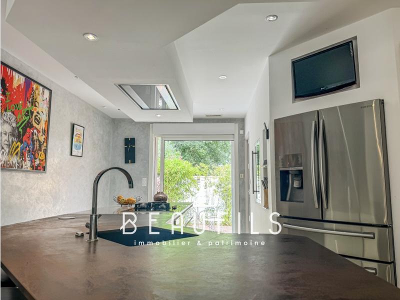 Maison - 228 m² - 7 pièces