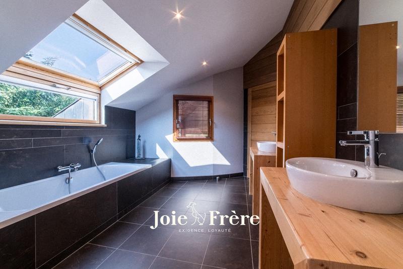 Villa - 233 m² - 8 pièces