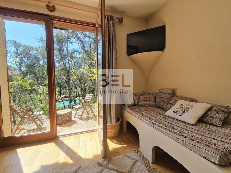 Propriété - 750 m² - 25 pièces